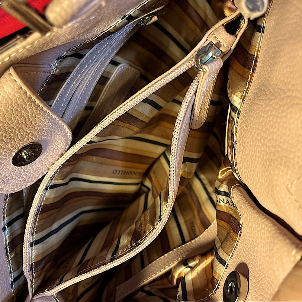 Chic Blush Leather Shoulder Bag - Picture 6 of 8